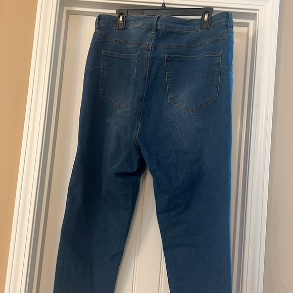 Fashion Nova Classic Blue Jeans - Picture 4 of 5